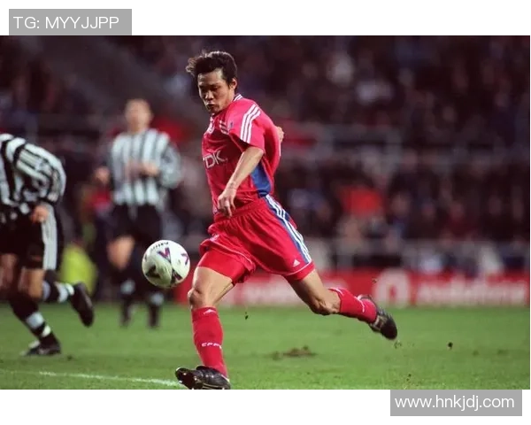 国内痞帅足球明星的魅力与风采解析他们如何在绿茵场上征服球迷