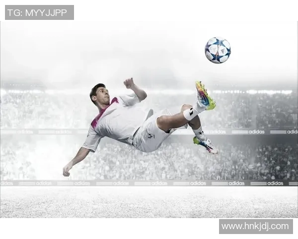 足球明星九爷挂画展现传奇风采与激情瞬间的完美结合